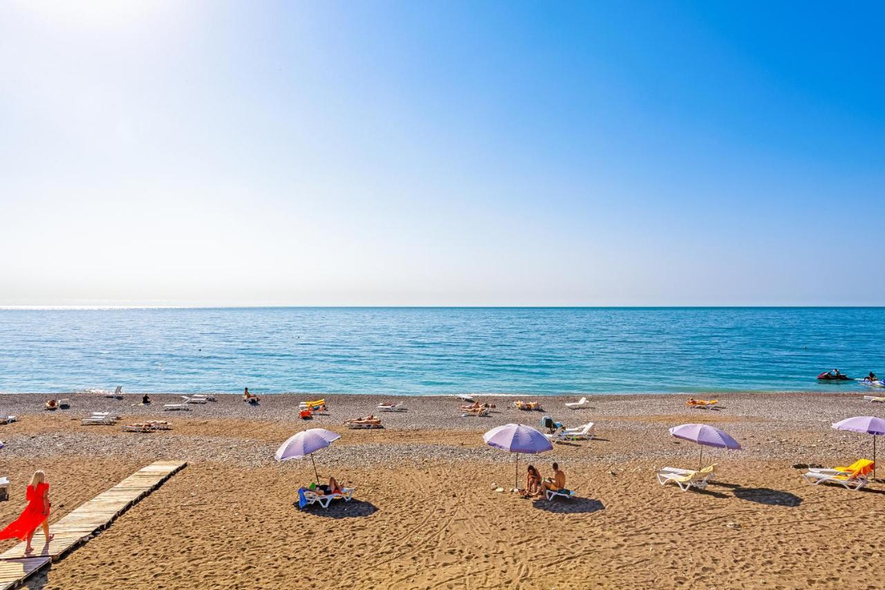 Мини-Отель Лучезарный Gagra Esterno foto
