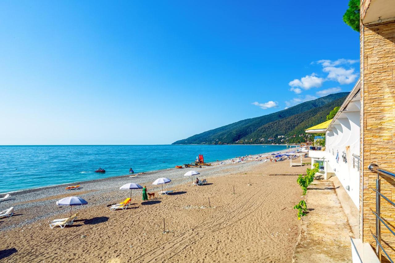 Мини-Отель Лучезарный Gagra Esterno foto