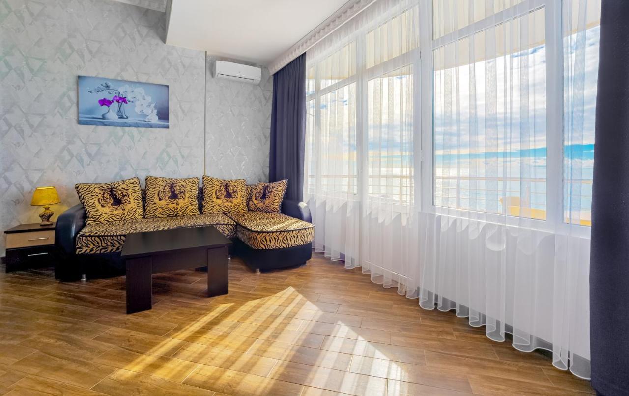 Мини-Отель Лучезарный Gagra Esterno foto