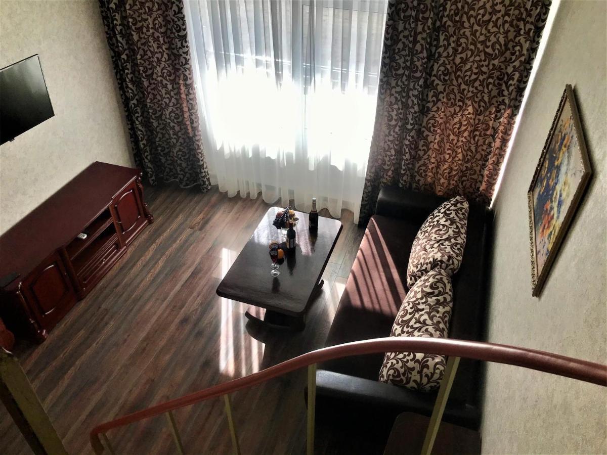 Мини-Отель Лучезарный Gagra Esterno foto