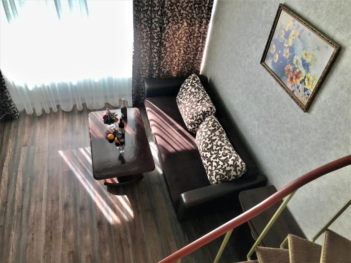 Мини-Отель Лучезарный Gagra Esterno foto